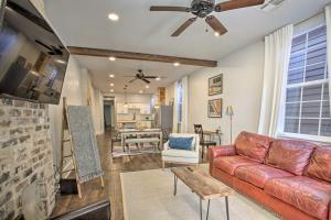 Chic Escape with Furnished Deck Walk to Cafes! - image 2
