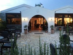 To Portego tis Anatolis