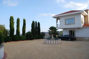 Kaminia Country Villa & Guest House