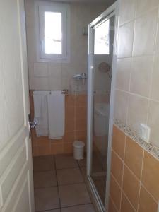 Hotels Logis Le Ceans : Maisonnette 4 Personnes