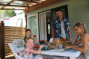 Campings Domaine Sainte Veziane : photos des chambres