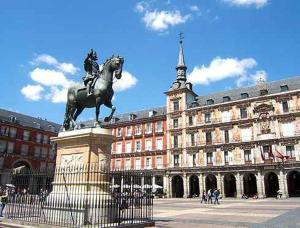 Plaza Mayor Family