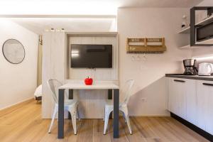 Borgo Cantagallo Casa Olivia 1