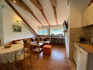 Sunny Bay Apartments