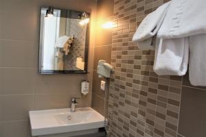 Hotels Royal Hotel Angers : photos des chambres