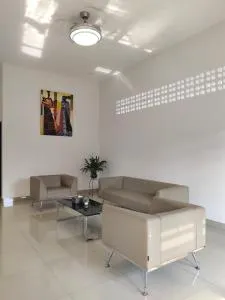 Tropical Cozy House in the heart of Medan - Delitua