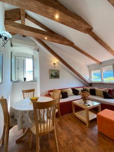 Sunny Bay Apartments