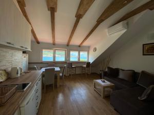 Sunny Bay Apartments