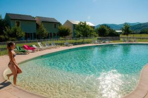 Maisons de vacances T3 duplex village geolia Saint geniez d'olt avec 2 piscines aux portes de l'aubrac 64 : photos des chambres