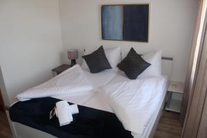 Double Room with Lake View room in Hotel Rosengärtli
