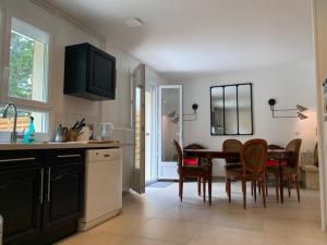 Maisons de vacances VILLA 600m de la plage calme Location possible a partir de 3 nuitees, pouvant accueillir 6-8 pers Activites nautiques randonnee velo peche golf casinos : photos des chambres