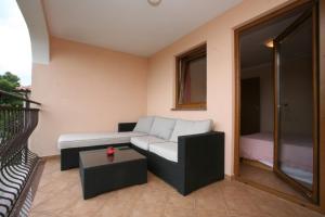 Apartment in Porec with Balcony, Air conditioning, Wi-Fi (3794-4)