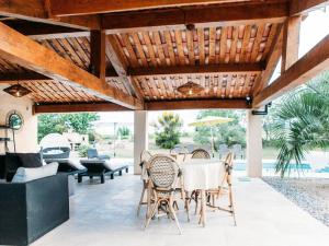 Maisons de vacances Stunning Holiday Home in Brue Auriac with Swimming Pool : photos des chambres