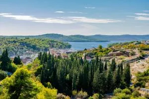 Mladinic Palace - Milna