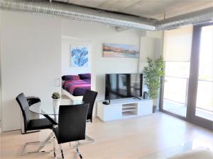 Luxury skyline condo in downtown FREE 247 parking