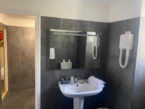 Hotels Hotel Le Sully : photos des chambres