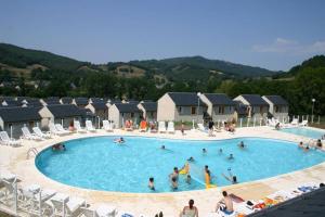 Appart T2 Village vacance 3 étoiles St Geniez d Olt 2 piscines chauffées