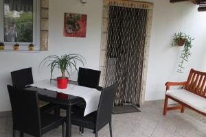 Ferienwohnung in Sabunike mit Terrasse, Klimaanlage, W-LAN (231-2)