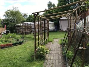 Großer Familien-Wohnwagen - Keine Bauarbeiter-Unterkunft!