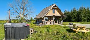 Romantic stay at loghouse VäikeTeeMaja