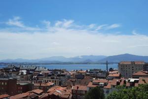 Céntrico piso reformado con vistas a la Bahía