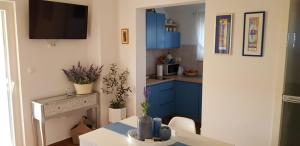 Apartment 4998-2 for 4 people in Supetar
