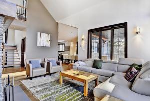 Chalet 15 Chemin Blanc by Les Chalets Alpins