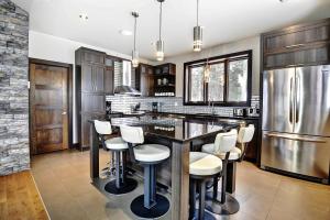 Chalet 15 Chemin Blanc by Les Chalets Alpins