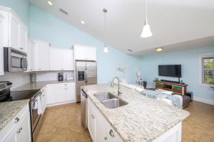 Gorgeous 3 bed 2 bath heated pool,spa SONOS sound FREE WiFi