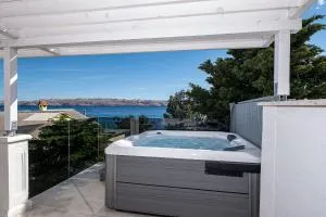 House Petra on the beach-sea - 策萨利卡