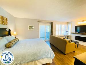 Slopeside Blue Mountain Condo - Wifi, LinensTowels, Ski InOut