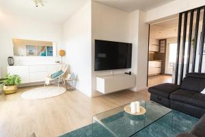 Beautiful apartment with 2 terraces, Pool & Beach