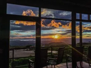 Sunset Vista Lodge,Monteverde,Costa Rica. - Guaria