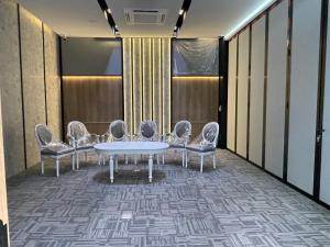 The Gold Living Life