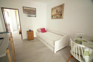 Apartment 4693-2 for max. 4 pers. in Malinska 