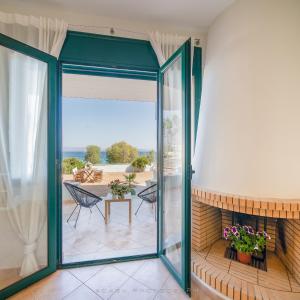 FLUO Seaside Apartment Aegina Greece