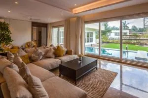 Villa Azul by StayVista, offering A snooker table, Terrace, Swimming pool & A spacious lawn with a charming gazebo for a perfect getaway - Lonavala