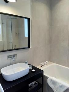 Hotels Le Nessay : photos des chambres