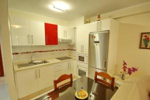 Two bedroom apartment in beachfront complex with pool in Playa de Las Américas.