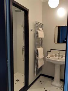 Hotels Le Nessay : photos des chambres