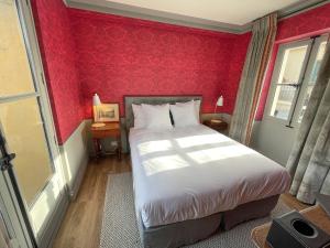 Hotels LE FRUIT DEFENDU : photos des chambres