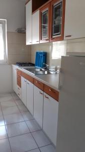 Apartment in Kustici with sea view, balcony, air conditioning, WiFi (3597-1)