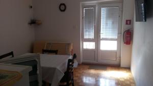 Ferienwohnung in Kustici mit Meerblick, Balkon, Klimaanlage, W-LAN (3597-3)