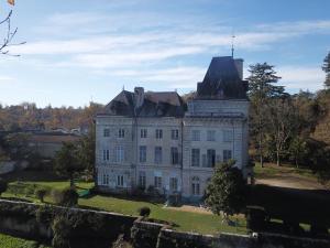 B&B / Chambres d'hotes Chateau de Chasseneuil sur Bonnieure : photos des chambres