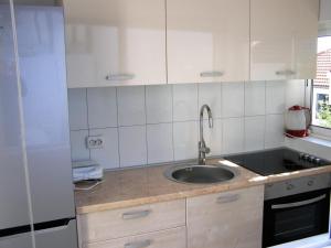 Apartment in Preko with sea view, terrace, air conditioning, Wi-Fi (4568-6)