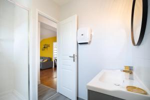 Appartements L'INDUS T2--HYPER CENTRE--TOUT CONFORT--CLIM--WIFi : photos des chambres