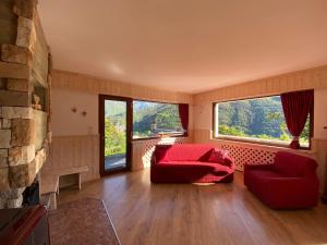 Two-Bedroom Apartment with Lake View