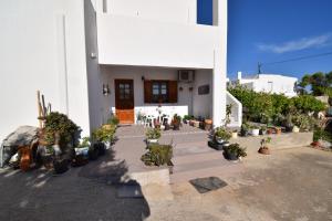 Spacious Cycladic Beach House Paros Greece