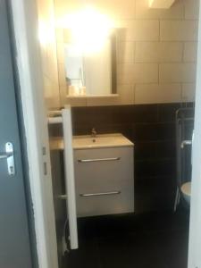 Hotels Hotel renaissance martigues : Chambre Double avec Baignoire Spa