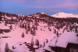 Apt 2 chambres en duplex Chalet des Rennes Vars 2000m Piscine intérieure et extérieure